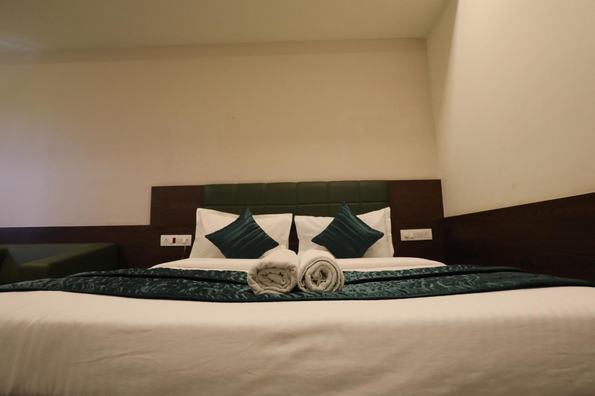 Greenotel Rooms Hazira, Surat Exterior foto