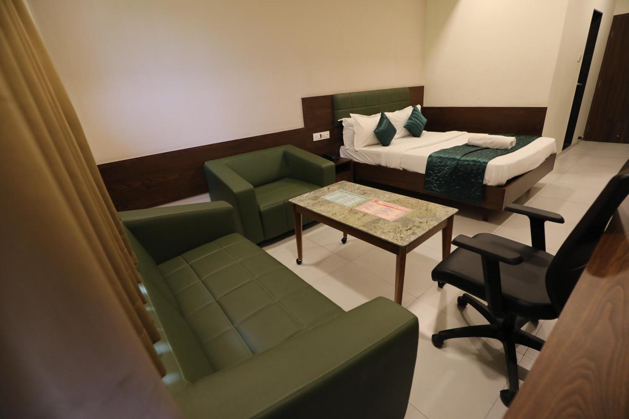 Greenotel Rooms Hazira, Surat Exterior foto