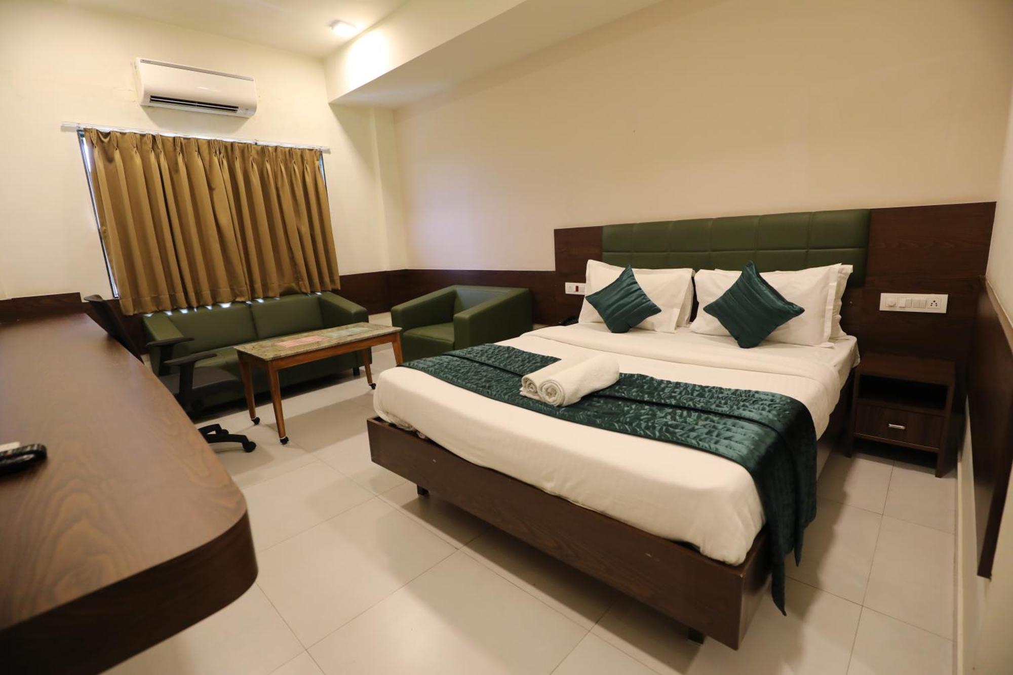 Greenotel Rooms Hazira, Surat Exterior foto