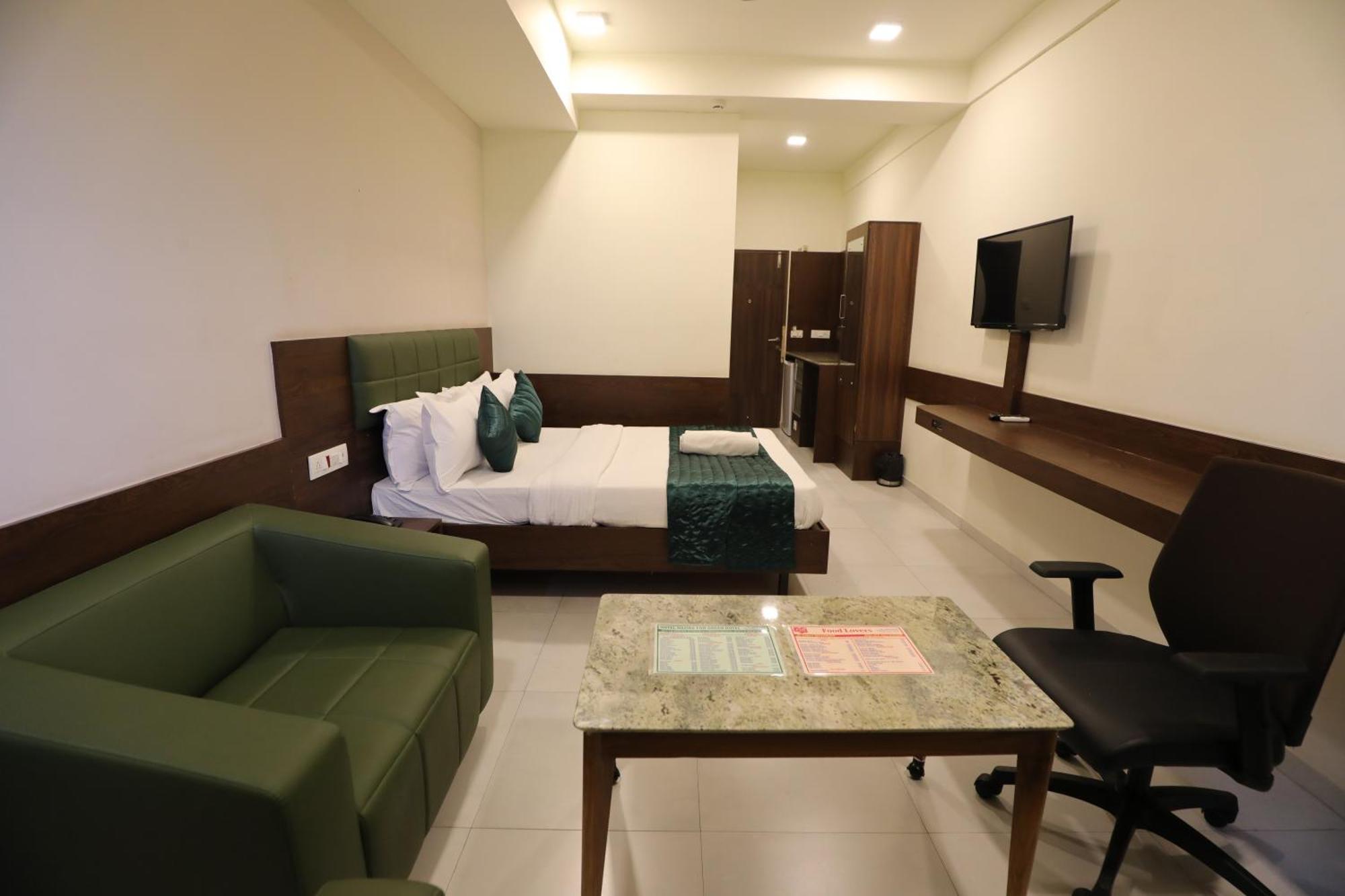 Greenotel Rooms Hazira, Surat Exterior foto