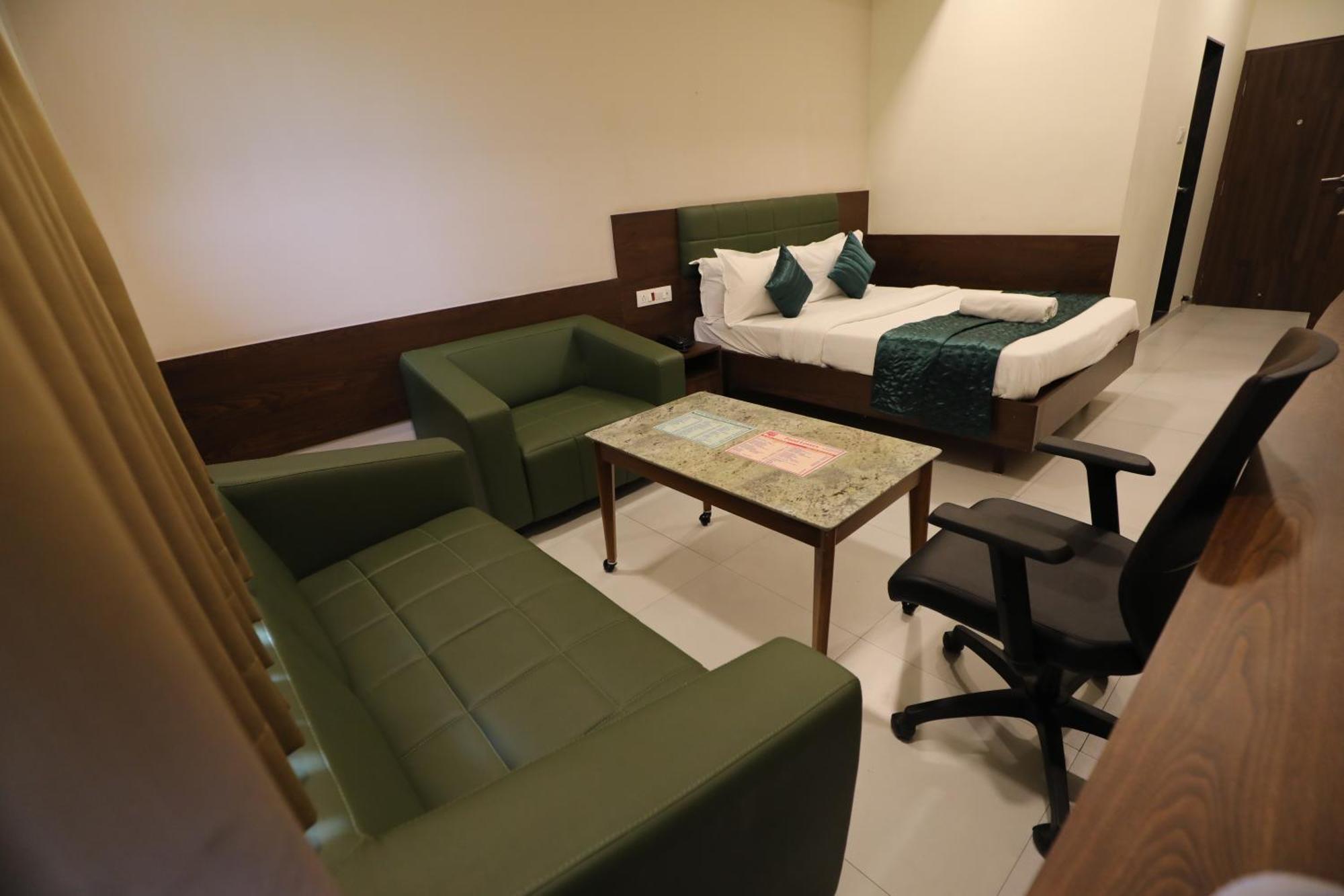Greenotel Rooms Hazira, Surat Exterior foto